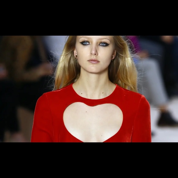 Chloé red crush velvet mini dress with heart cutout - Picture 5 of 10